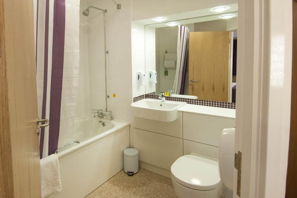 Premier Inn Leamington Spa Town Centre Room photo